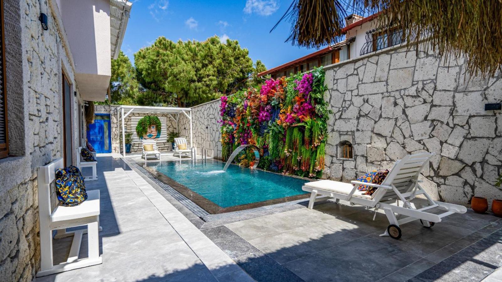 Lulu Inn Hotel Çeşme Exteriör bild